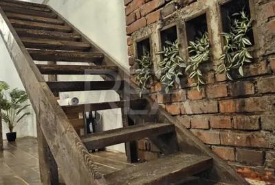 Casă cu 11 camere cu Teren 637 Mp în Cișmigiu