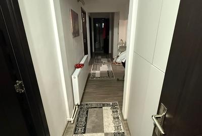 Apartament cu 4 camere decomandat în Central