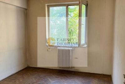 Apartament cu 3 camere semidecomandat în Cișmigiu
