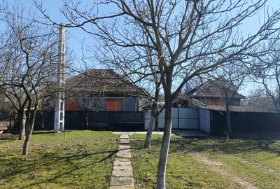 Casă cu 4 camere în Central