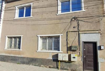 Resita Apartament la Casa,Etj.1 - 2