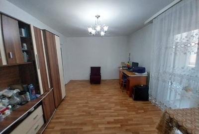 De vânzare apartament 3 camere - 6