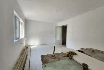 Apartament cu 2 camere decomandat în Petros - 2