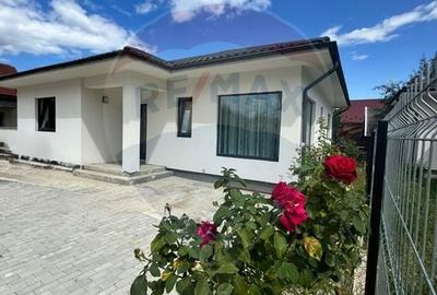 Casă individuală cu 4 camere cu Canalizare în Nord-Est - 11