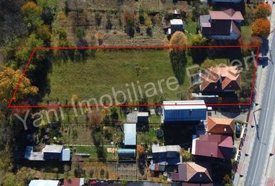 Casă cu 4 camere cu Teren 2714 Mp în Central