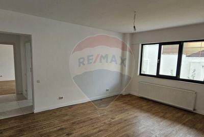 Apartament cu 3 camere semidecomandat în Andronache - 1