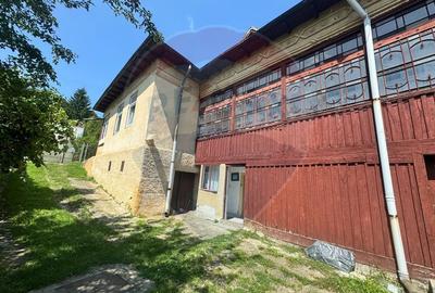 Casa boiereasca cu istorie, teren generos si iesire la Raul Targului - 12