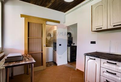 Casa cu 2 corpuri, piscina si 3.235 mp teren in Ghioroc - 32