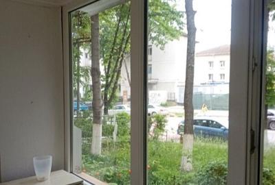 De inchiriat/ v. apartament 3 camere vis-a-vis de Spitalul Jude?ean