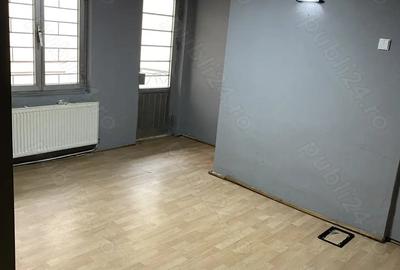 Spațiu comercial, de 40 mp, în Central - 8