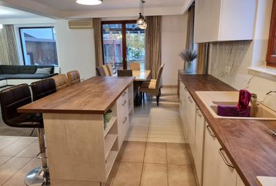 Casă cu 5 camere cu Teren 300 Mp în Pipera