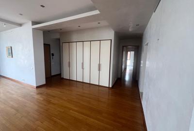 Apartament cu 4 camere decomandat în Capitale - 8
