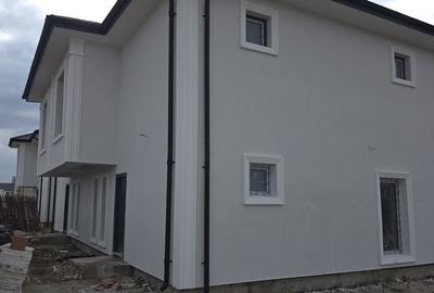 Casă cu 4 camere cu Teren 200 Mp în Central