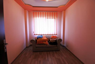 Zona Milcov-strada Viorelelor-apartament 3 camere decomandate-57.000 EURO - 4