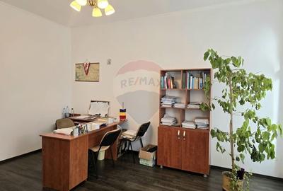 Birou, de 55 mp, în Central - 3