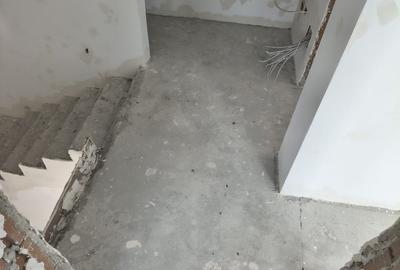 Casă cu 4 camere cu Canalizare în Central - 26