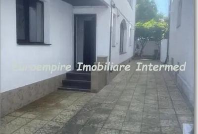 Casă cu 5 camere cu Teren 200 Mp în Faleza Nord - 3