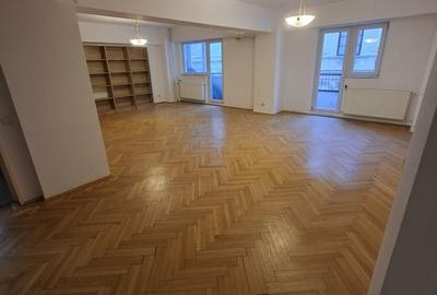 Apartament cu 3 camere în Universitate