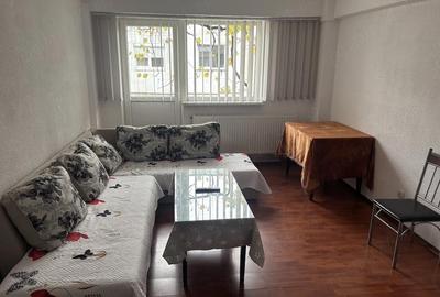 Apartament cu 3 camere semidecomandat în Micro 3 - 1