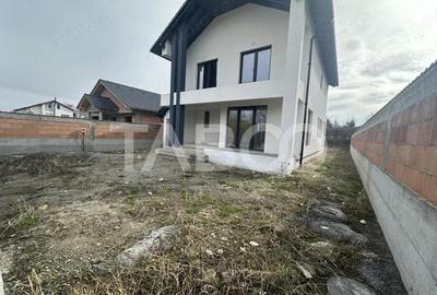 Casă cu 7 camere cu Teren 500 Mp în Orlat - 10