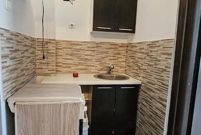 Garsonieră decomandată în Central