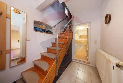 Casă cu 6 camere cu Garaj în Central - 7