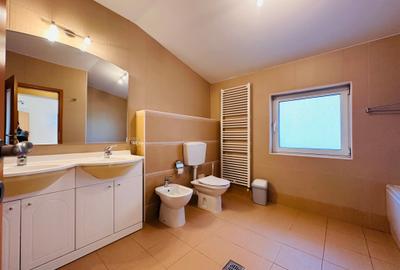 Casă cu 5 camere cu Garaj în Central - 13