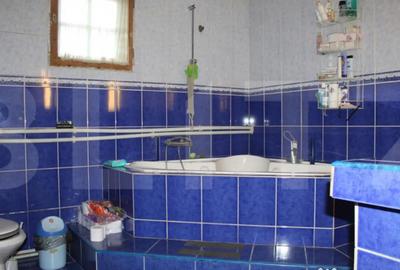 Casă cu 7 camere cu Teren 1580 Mp în Central - 2