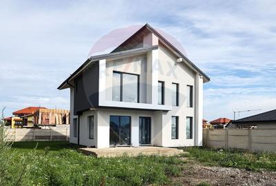Casă individuală cu 5 camere în Cristian
