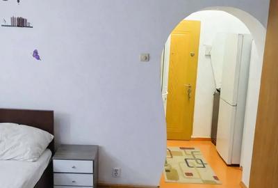 Persoana fizica vand apartament cu o camera - 1