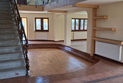 Casă cu 9 camere cu Canalizare în Tăbăcari - 3