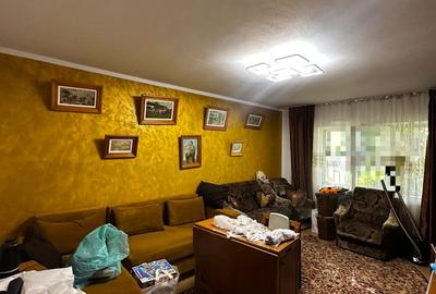 Apartament cu 3 camere decomandat, mobilat în Frumoasa