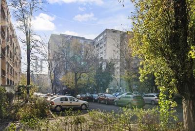 2 Camere, circular, 3/10, bloc Z, zonă foarte verde, metrou Favorit, Comision 0% - 20