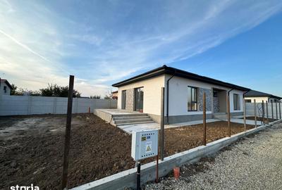 Casă cu 4 camere cu Teren 400 Mp în Domnești - 2