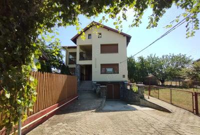 Casă cu 6 camere cu Teren 450 Mp în Central - 1