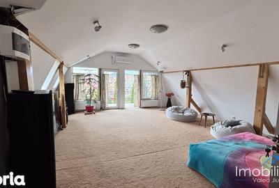 Casă cu 7 camere cu Teren 700 Mp în Petros - 13