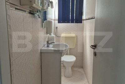 Spațiu comercial, de 750 mp, în Central - 8