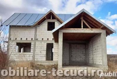 Casa la rosu cu 1000 mp teren in com Munteni, parter ?i mansarda - 2