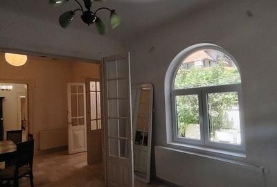 Vanzare Casa Interbelica- 3 Camere - 2