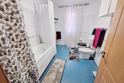 Casă individuală cu 8 camere cu Teren 421 Mp în 9 Mai - 9