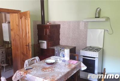 Casă cu 5 camere cu Teren 1600 Mp în Central - 1