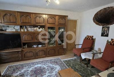 Apartament cu 2 camere semidecomandat, mobilat în Trivale