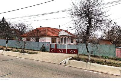 Casă cu 4 camere în Albița - 2