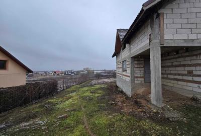 Casă cu 4 camere în Câmpu Mare - 8