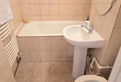 Apartament cu 2 camere decomandat în Micro 15
