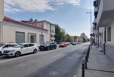 Inchiriez spatiu ultracentral Pitesti, 700 mp, vitrina mare stradala Inchiriez spatiu ultracentral Pitesti, 700 mp, vitrina mare stradala - 2