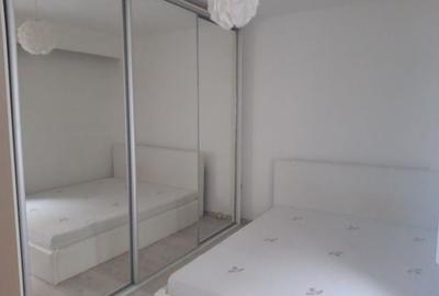 Apartament cu 2 camere semidecomandat, mobilat în Între Lacuri