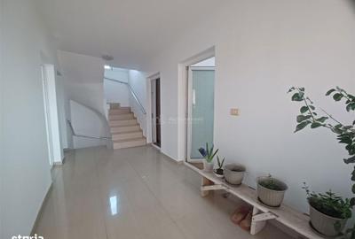 Casă cu 5 camere cu Teren 400 Mp în Berceni