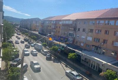 Apartament cu 4 camere decomandat în Central - 2