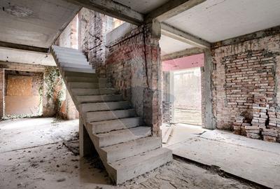 Casă cu 4 camere cu Teren 500 Mp în Central - 8